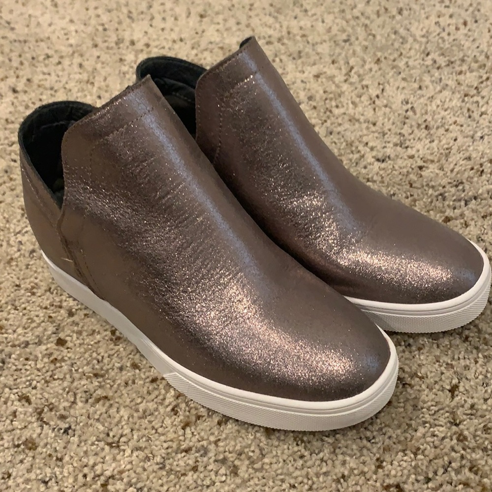 Boutique by Corkys metallic shoes
